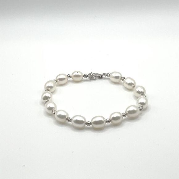 Girls Children Pearl and Rondelle Bracelet, Flower Girl Pearl Bracelet - Picture 5 of 6